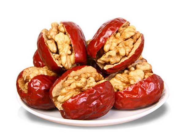 عناب مع الجوز